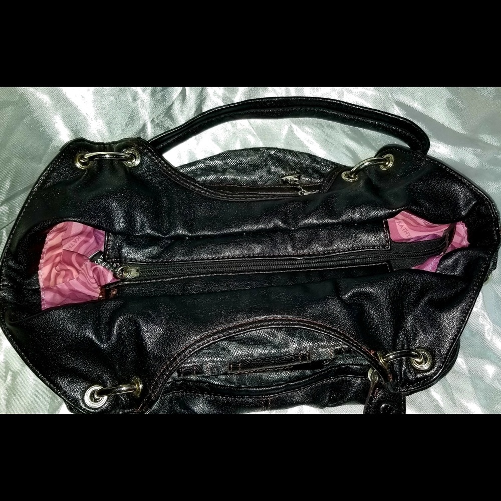 Woman's Handbag - Picture 6 of 8